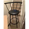 Image 2 : Bar Stool w/ Wooden Side Table