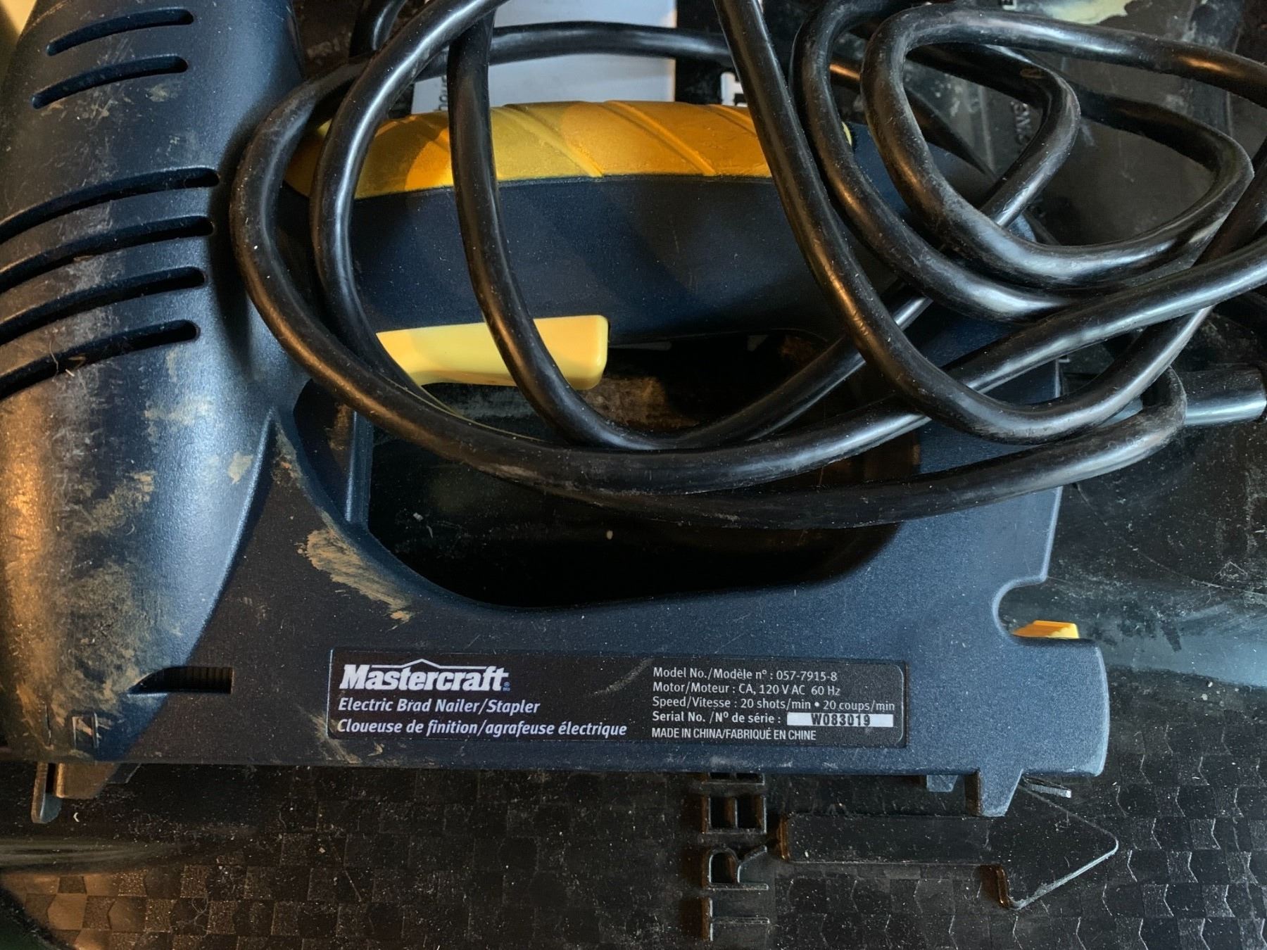 Mastercraft Electric Brad Nailer/Stapler (05779158) and 2 x Staple