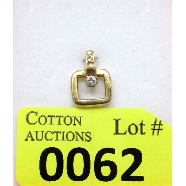 14 KT Gold Diamond Pendant 
