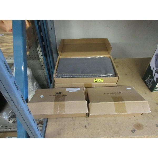 2 New Tablecloths & 2 New Sets of Cloth Napkins 