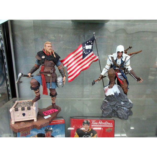 2 Assassins Creed 10" Figurines