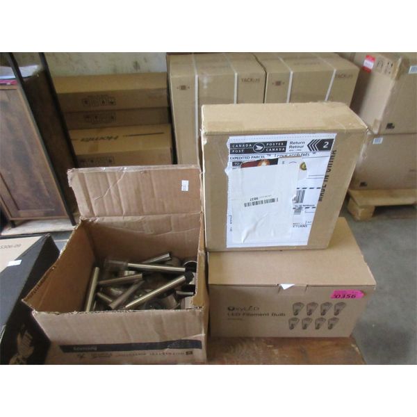 3 Piece Lot of Bulbs & Outdoor Lights
