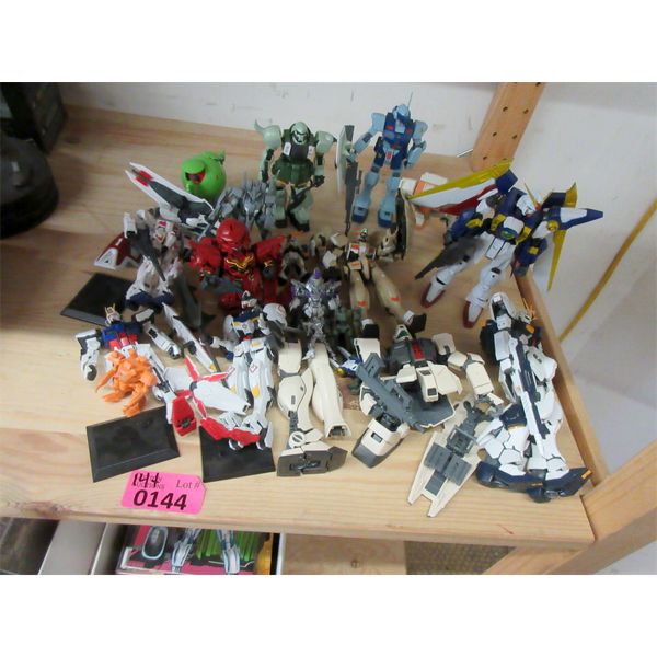 14+ Built Gundam Models of Unknown Scale