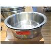 Image 2 : Multiple Metal Mixing Bowls, Bundt Pans & Plate Covers, Misc Sizes