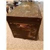 Image 13 : Antique Trunk Cat B