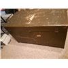 Image 14 : Antique Trunk Cat B