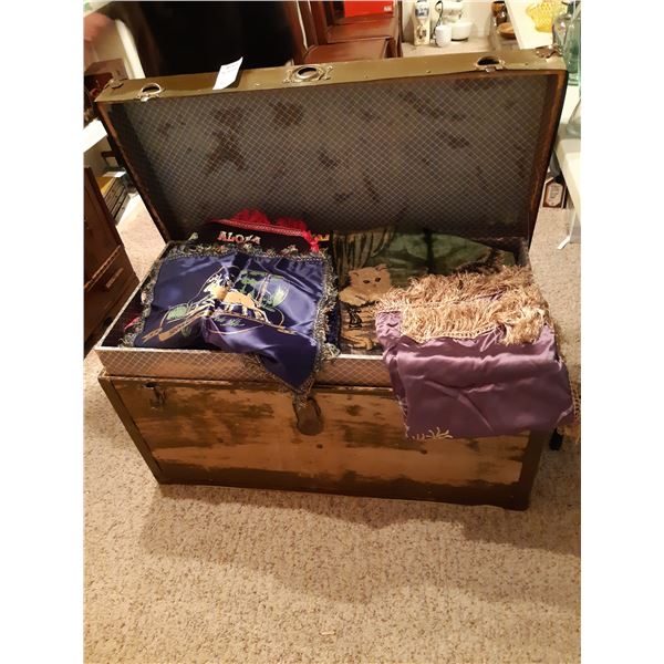 Antique Trunk Cat B