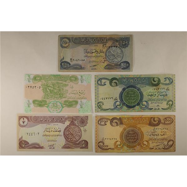 5 BANK OF IRAQ BILLS:1979- 1/4 DINAR (CU),1985-1/2