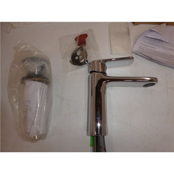 new single hole lavatory faucet