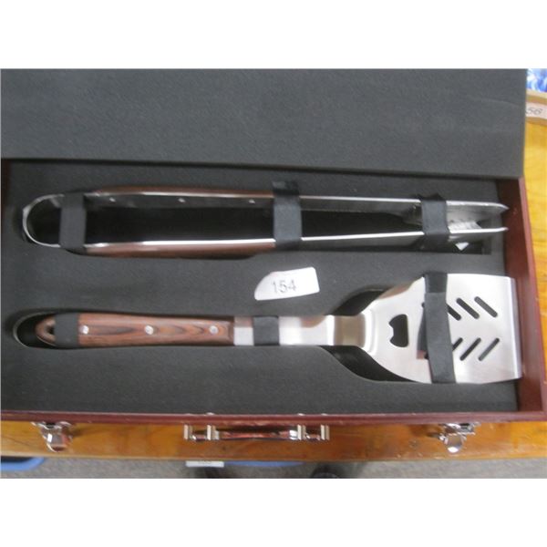 BBQ set: tongs, flipper