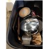 Image 2 : TOTE OF VARIOUS COOKWARE