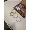 Image 2 : CIGAR BOX WITH 3 CUBAN CIGARS SEALED AND 4 BRACELETS