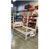 Image 2 : 4 POST QUEENSIZE BEDFRAME