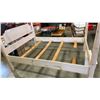 Image 3 : 4 POST QUEENSIZE BEDFRAME