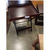 Image 3 : 2 FOLDING TV TRAY TABLES