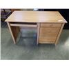Image 2 : COLLEGE WOODWORK CANADIAN MADE DESK