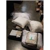 Image 1 : AS NEW QUEENSIZE DUVET AND SHEET SET AND 3 DECORATIVE THROW PILLOWS