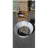 Image 2 : DECORATIVE METAL PLANT STAND AND METAL PLANT POT