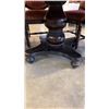 Image 8 : ROUND SINGLE PEDESTAL DINING TABLE WITH 6 CHAIRS