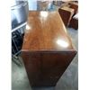 Image 8 : VINTAGE 5 DRAWER WATERFALL DRESSER AND MATCHING NIGHTSTAND
