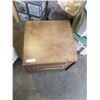Image 2 : MODERN 2 DRAWER NIGHTSTAND