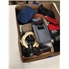 Image 2 : TRAY OF VARIOUS WALLETS AND HORSESHOES