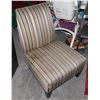 Image 1 : STRIPED PATTERN CHAIR