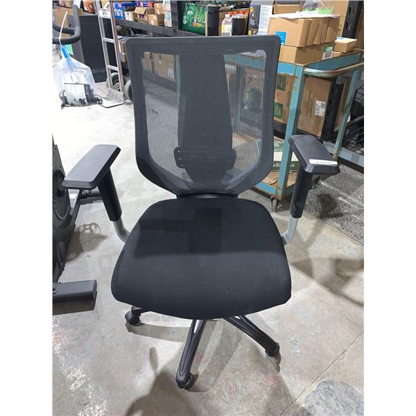 Mesh Back Office Chair, Missing 1 Wheel