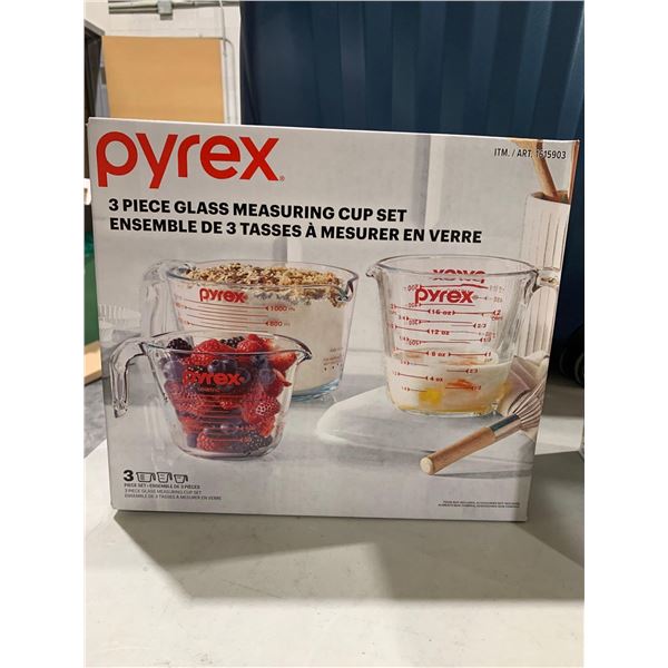 Pyrex 3 Piece Glass Measuring Cup Set