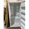 Image 5 : Frigidaire Upright Full Sized Deep Freeze