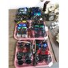Image 1 : 3-Tray of Fashion Sunglasses - 3 X $