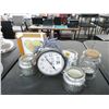 Image 1 : Lot of Candles, Clock and Las Vegas Wall Art