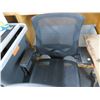 Image 3 : 2-Black Rolling Office Chairs - 2 X $