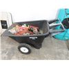 Image 1 : Rubbermaid Wheelbarrow