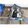 Image 1 : Lot of Electric Motors and Bench Vise