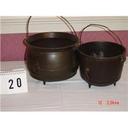 2 IRON BLACK KETTLES (3 FOOTED)