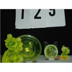 ALL THE WORLD LOVES A CLOWN - JIGGS - CLEAR/FROSTED YELLOW - 4 PIECES - (M) (81)