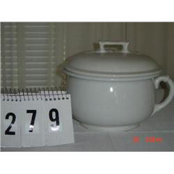 WARRANTED (ENGLISH) CHAMBER POT - WOOD DESIGN HANDLE ON LID, HANDLE ON SIDE - 7"