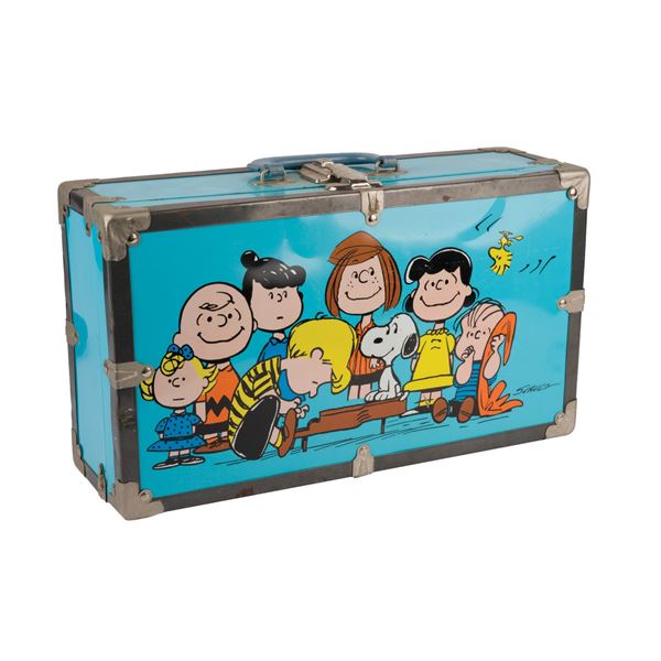 A Vintage Peanuts Metal Suitcase.