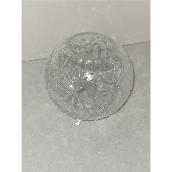 FOOTED ROUND FLOWER VASE