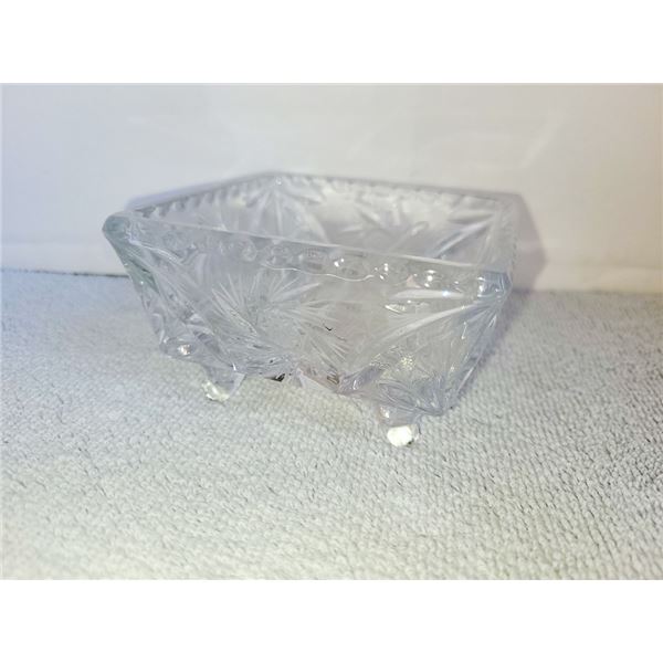 VINTAGE PINWHEEL CRYSTAL SQUARE PILLAR CANDLE HOLDER