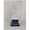 Image 2 : LIMOGES THARAUD PORCELAIN FRENCH BUST GOLD TRIMMED