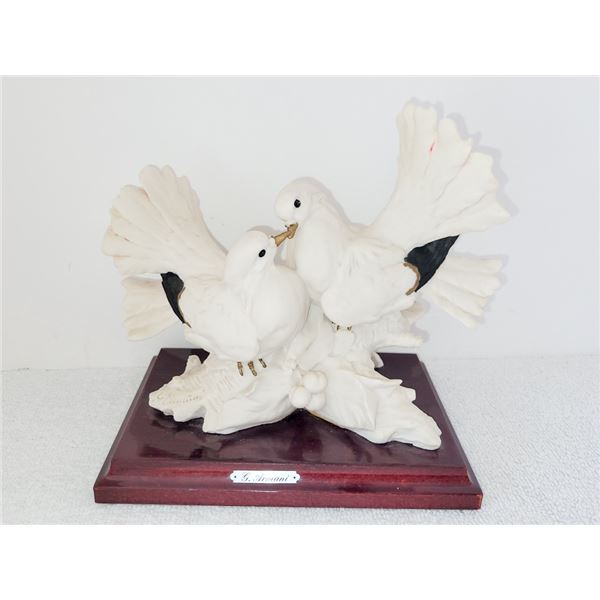 G.ARMANI KISSING DOVES STATUE