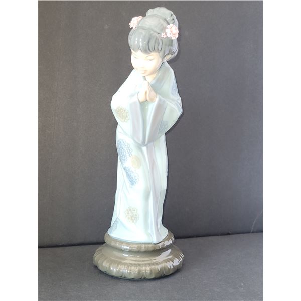 LLADRO GEISHA ASIAN GIRL STATUE 4" X 11"