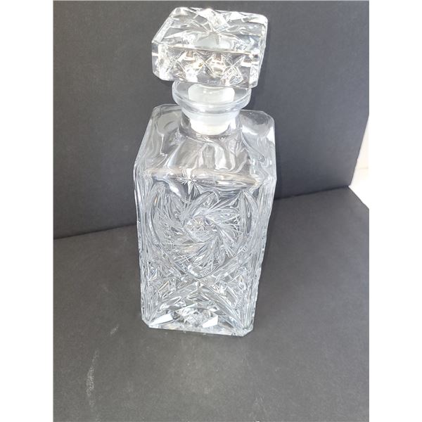 STUNING CRYTAL DECANTER 3.5" X 9.5"