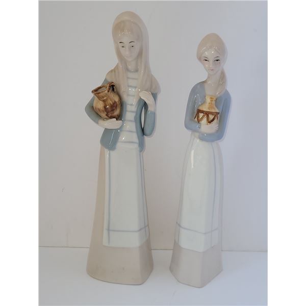 PAIR OF VINTAGE LLADRO LIKE STATUES 10.25" T & 11" T