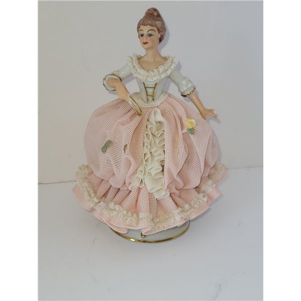 DRESDEN PINK AND WHITE STATUE 4" X 6"