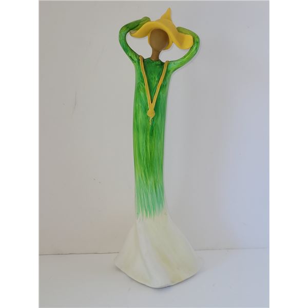 THE TULIP DRESS LADY STATUE 5.75' X 12.5"