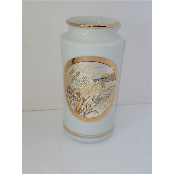 CHOKIN 24K GOLD EDGE WHITE FLORAL VASE 3" X 6"