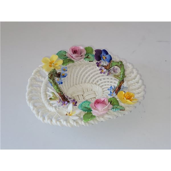 STAFFORDSHIRE ENGLISH BONECHINA BASKET WEAVE DECOR 5" X 1.5"